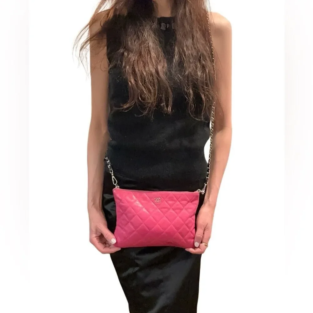 Chanel caviar Quilted pink leather Clutch